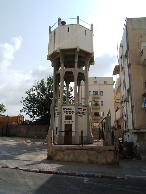 מגדל המים ברחוב החשמל בתל אביב. צילום: ME